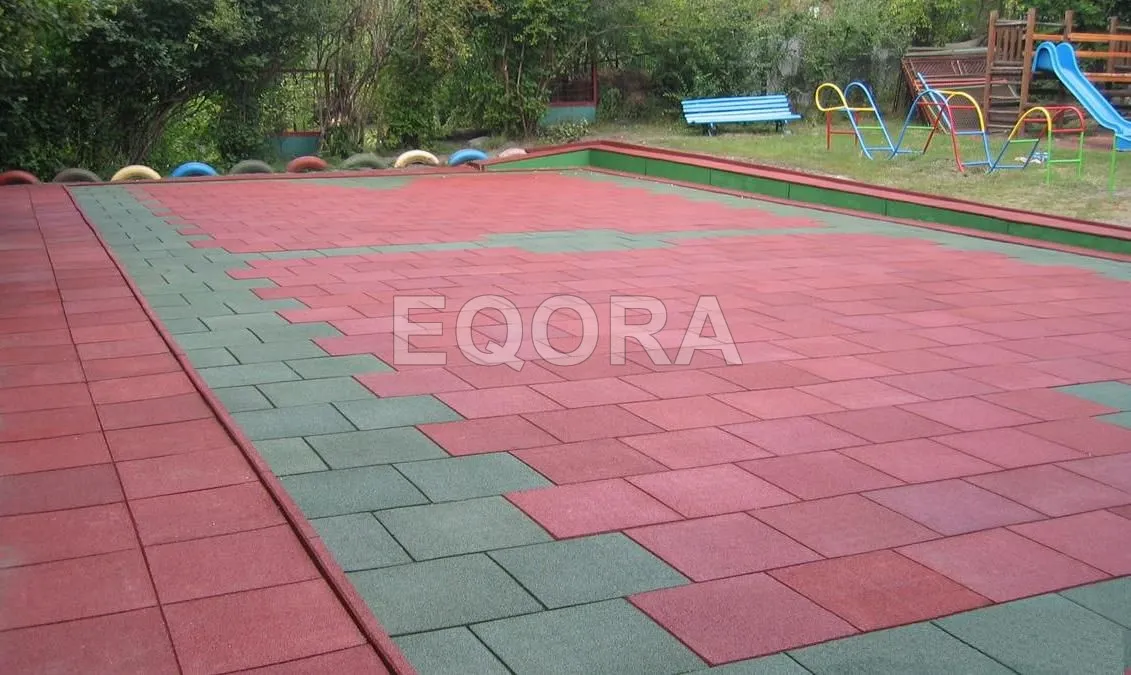 Резиновое покрытие из резиновой крошки для дорожек на даче в Мегионе