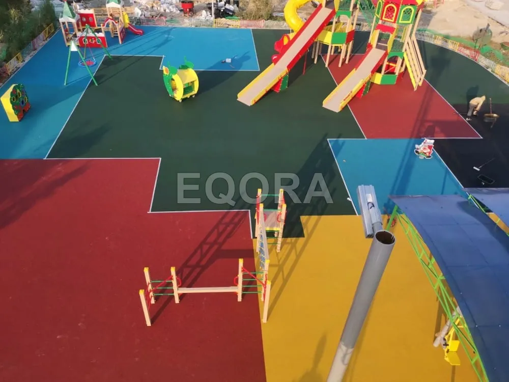 Бесшовное покрытие из резиновой крошки для детской площадки в Мегионе