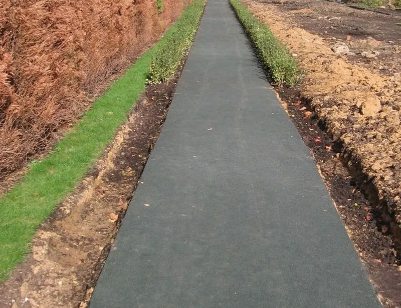 Подходит ли резиновое покрытие для садовых дорожек?